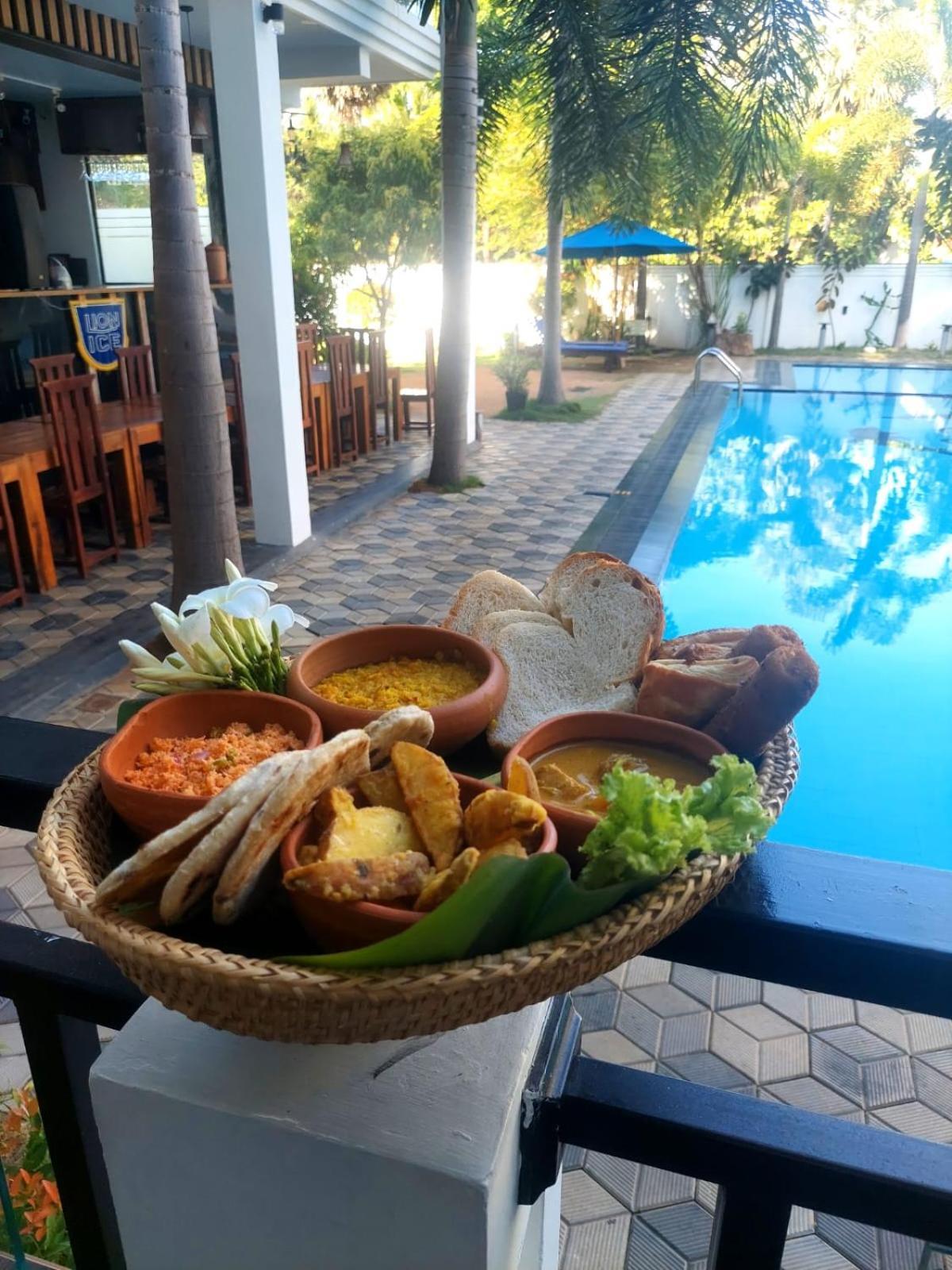 J7 Villaj Resort ตรินโคมาลี ภายนอก รูปภาพ