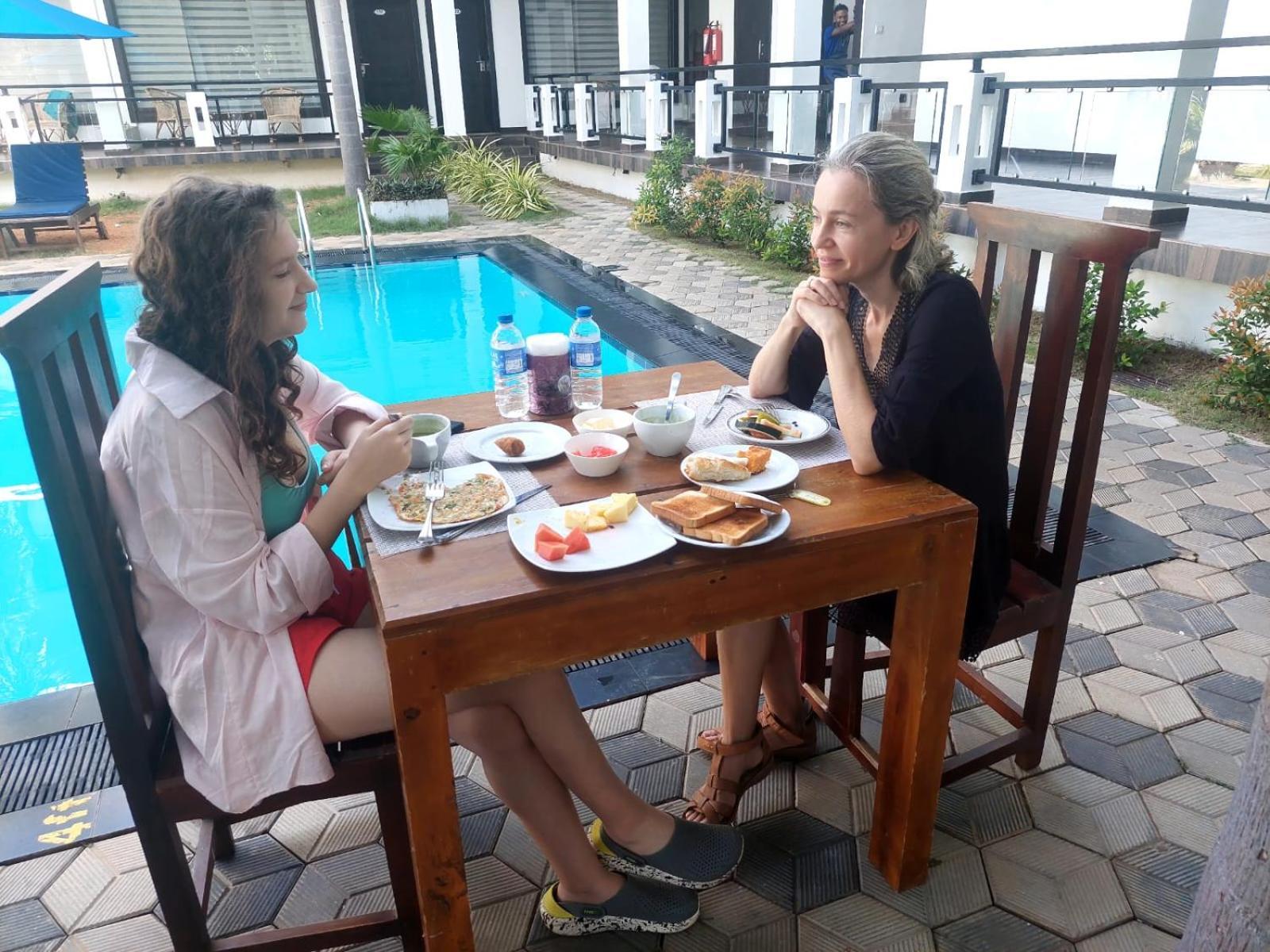 J7 Villaj Resort ตรินโคมาลี ภายนอก รูปภาพ
